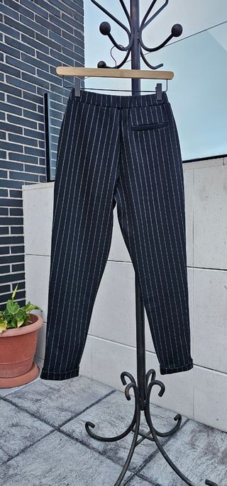 Pantalón pinzas rayas negro