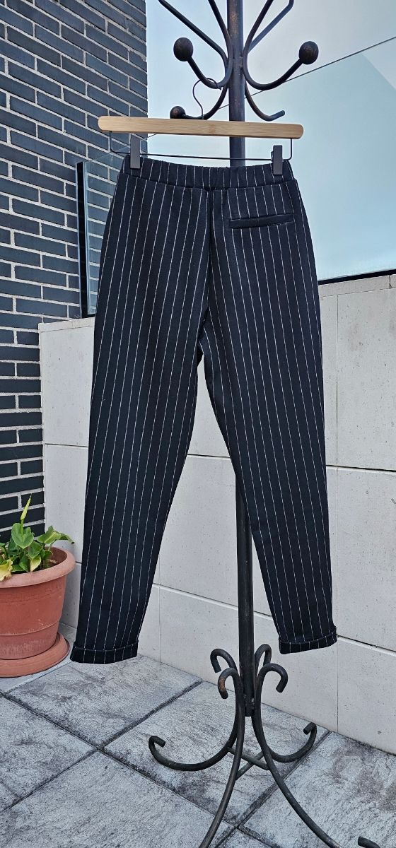 Pantalón pinzas rayas negro