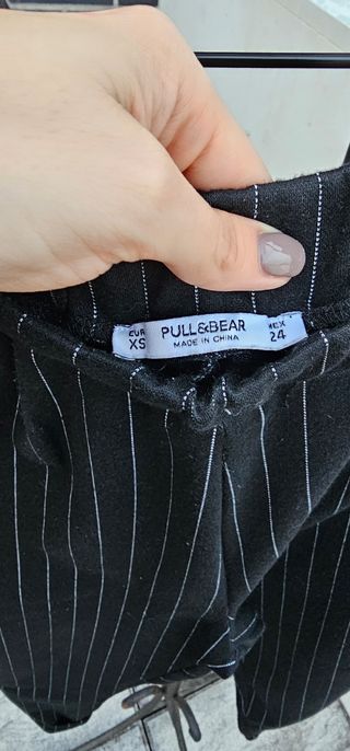 Pantalón pinzas rayas negro