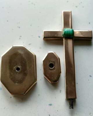Vecchia croce da tavolo in ottone malach