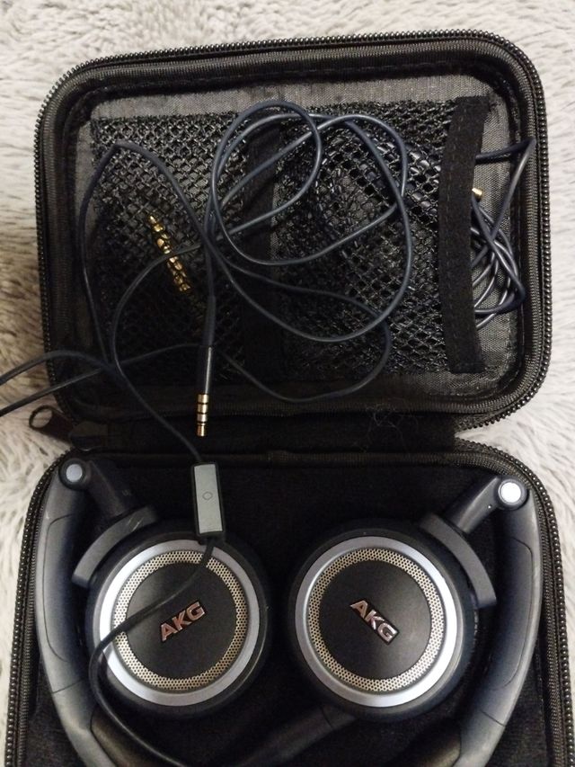 CASCOS AKG K452