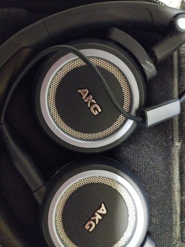 CASCOS AKG K452