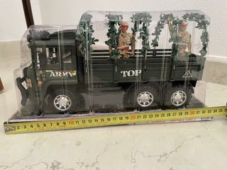 Camion giocattolo militare