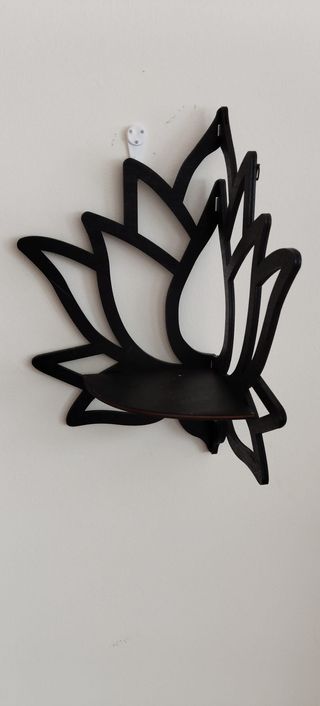 Estantería  de madera Flor de loto.