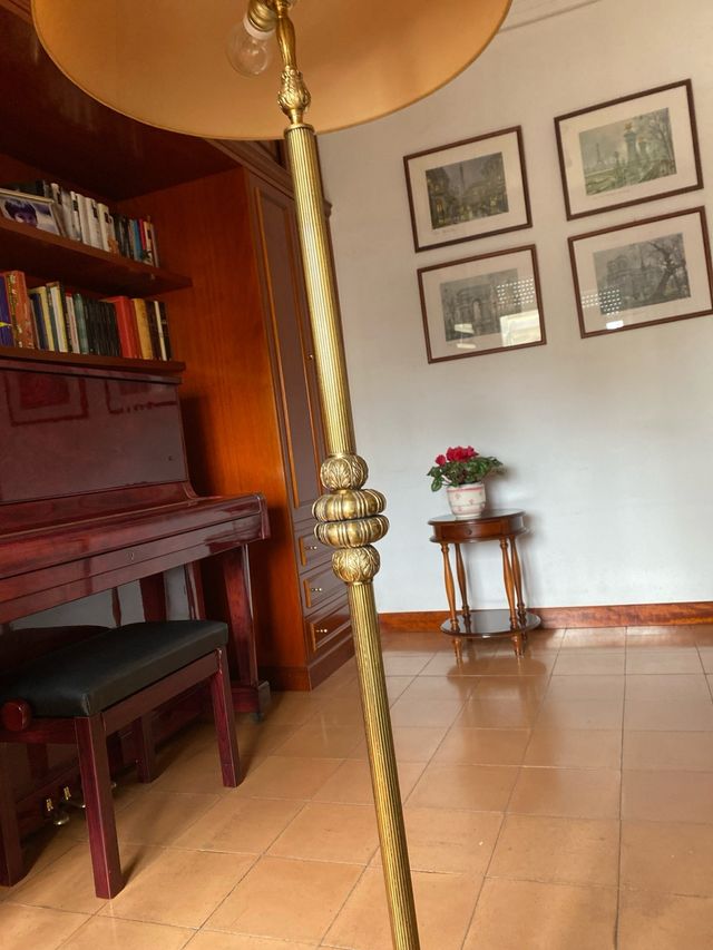 LAMPARA DE PIE ANTIGUA