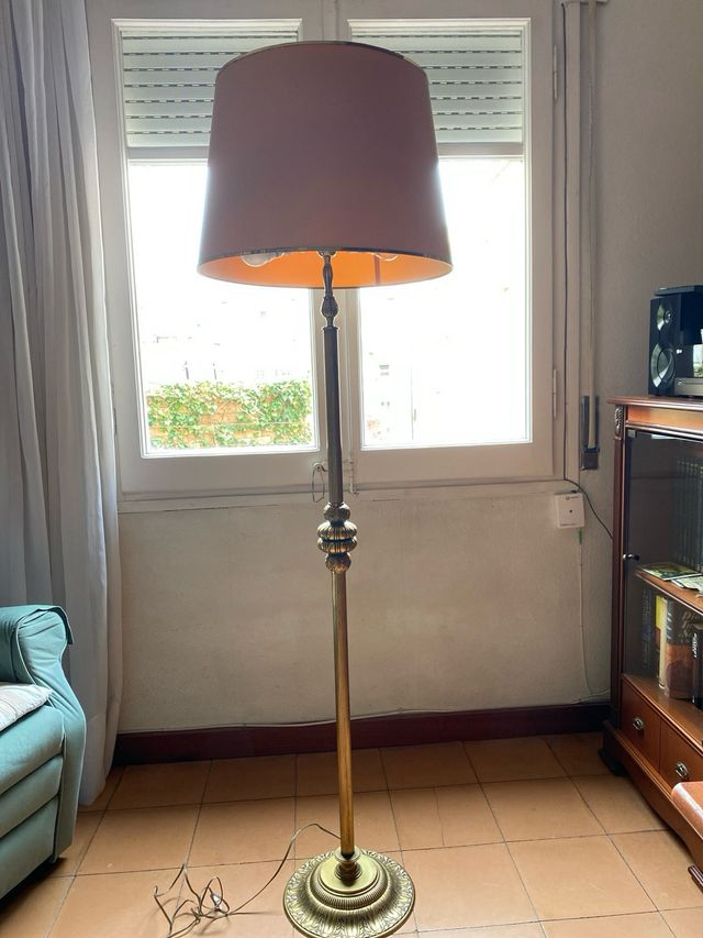 LAMPARA DE PIE ANTIGUA