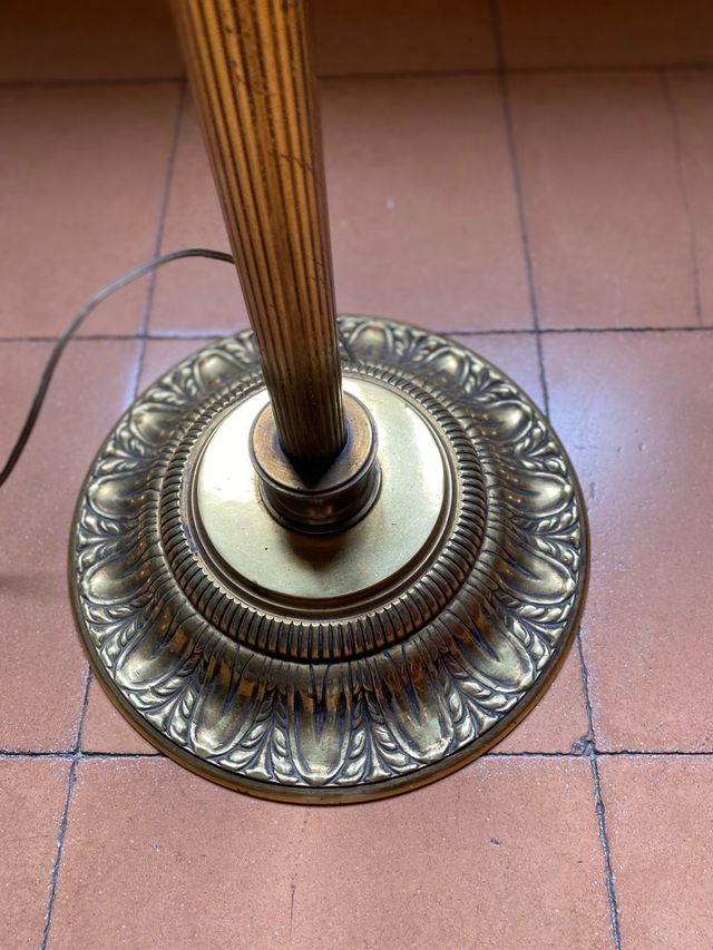 LAMPARA DE PIE ANTIGUA