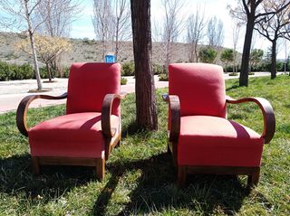 Butacones antiguos tapizados en rojo