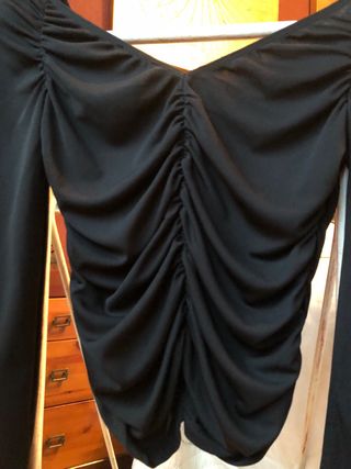 Top Zara drapeado con abalorios