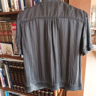 Blusa de manga corta con cremallera