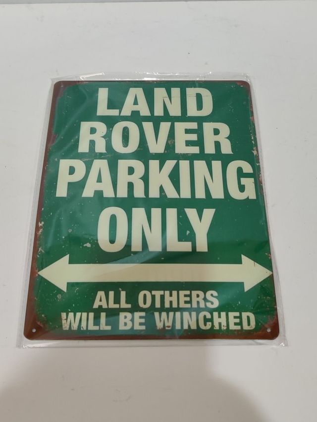 Chapa Land Rover parking only