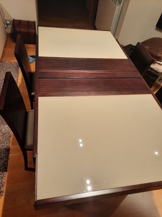 Mesa de comedor extensible y 4 sillas