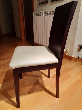 Mesa de comedor extensible y 4 sillas