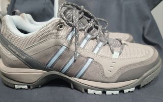 ZAPATILLAS ADIDAS WATERPROOF, NUEVAS 38