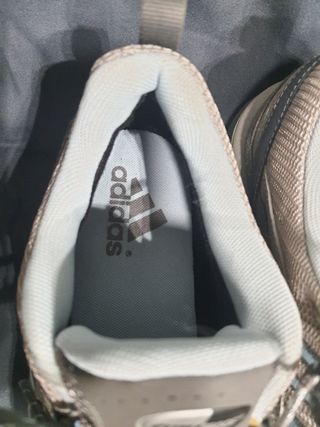 ZAPATILLAS ADIDAS WATERPROOF, NUEVAS 38