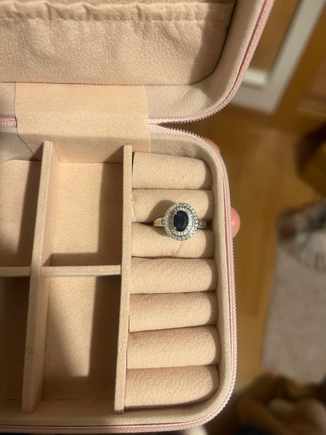 Anillo oro blanco diamantes y zafiro