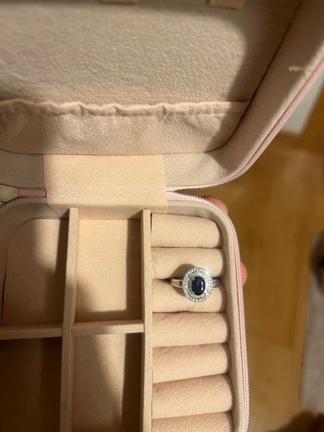 Anillo oro blanco diamantes y zafiro