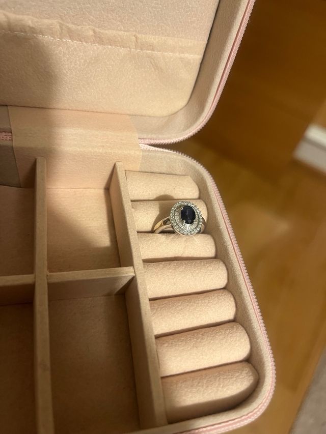 Anillo oro blanco diamantes y zafiro