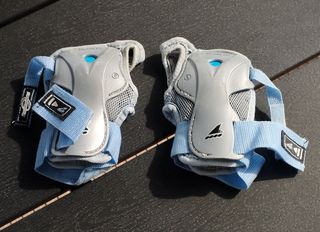 Conjunto de patines con equipación completa