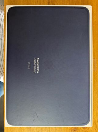 Funda piel original 16" Macbook Pro AZUL