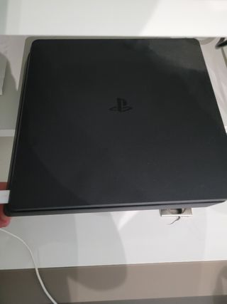 Play Station 4 Slim, 11 Juegos y 2 Mandos