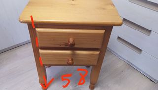 Mesita de noche con estantería a juego