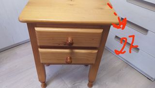 Mesita de noche con estantería a juego
