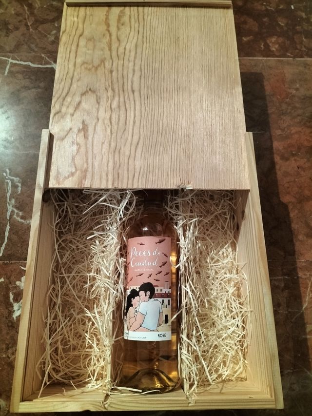 Caja regalo de madera nueva