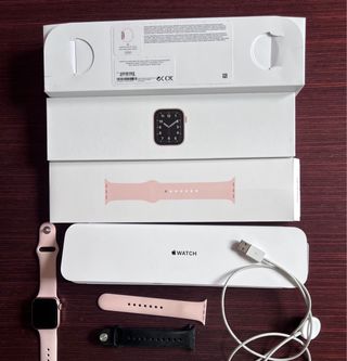 Apple watch SE. 