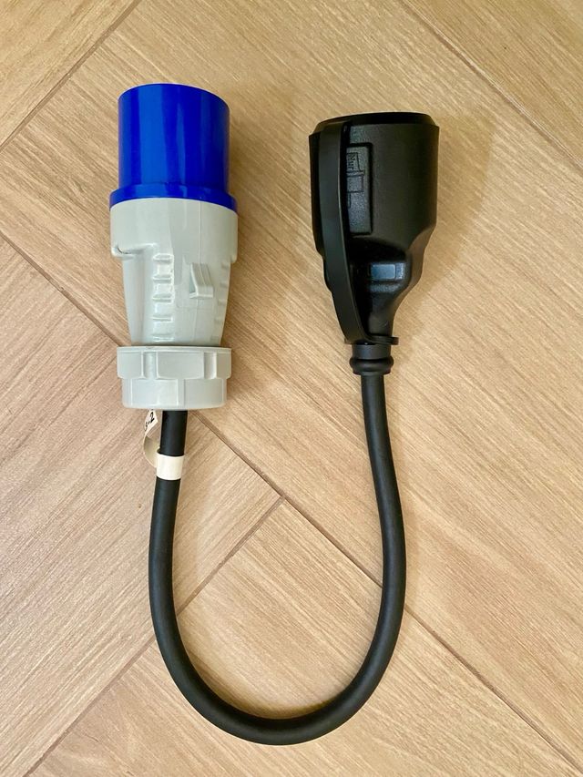 Cable adaptador electricidad camping