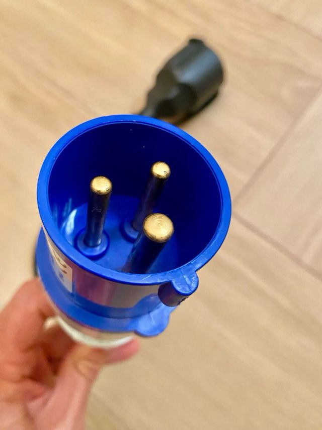 Cable adaptador electricidad camping