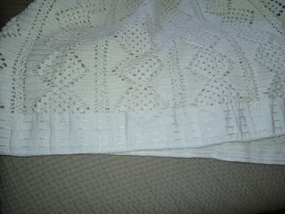 cortina-colcha de ganchillo hecha a mano