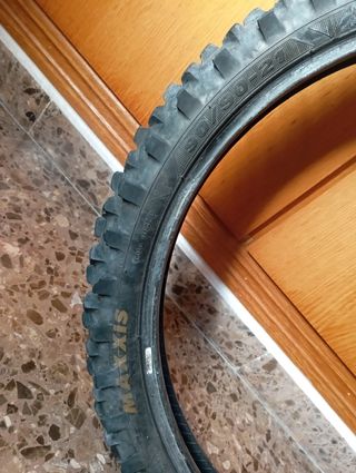 Neumático delantero enduro 
