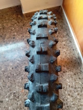 Neumático delantero enduro 