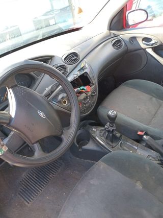 DESPIECE FORD FOCUS SEDAN AÑO 2001