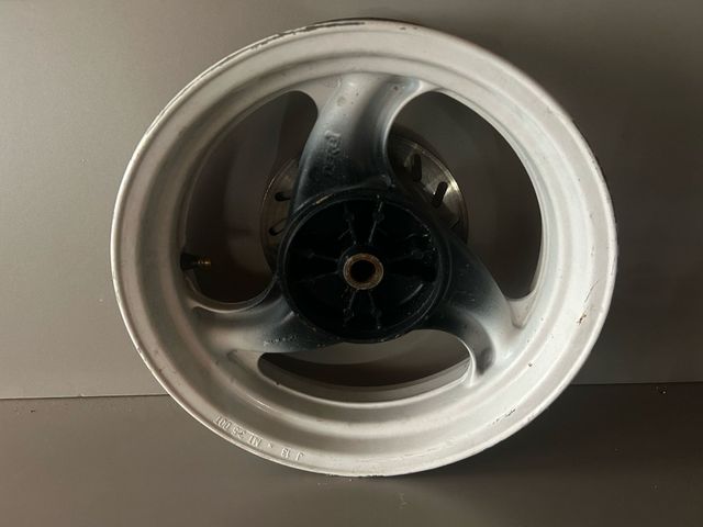 Llanta trasera derbi predator