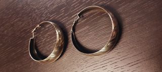 Pendientes dorados antiguos.