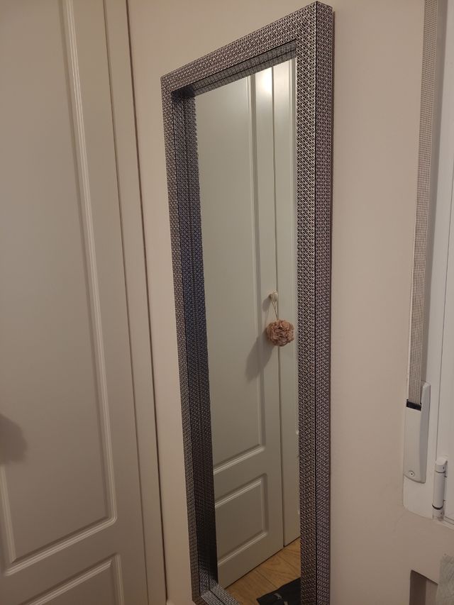 Espejo pared 148 x 47,5 cm. Madera, marco plateado