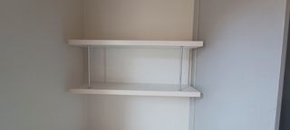 Tavolo da studio e mensole