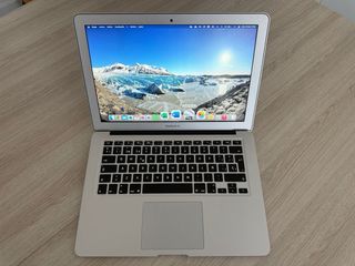 MacBook Air 2017  RAM 8GB. SSD 256GB
