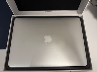 MacBook Air 2017  RAM 8GB. SSD 256GB