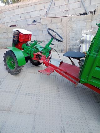 Motocultor con remolque