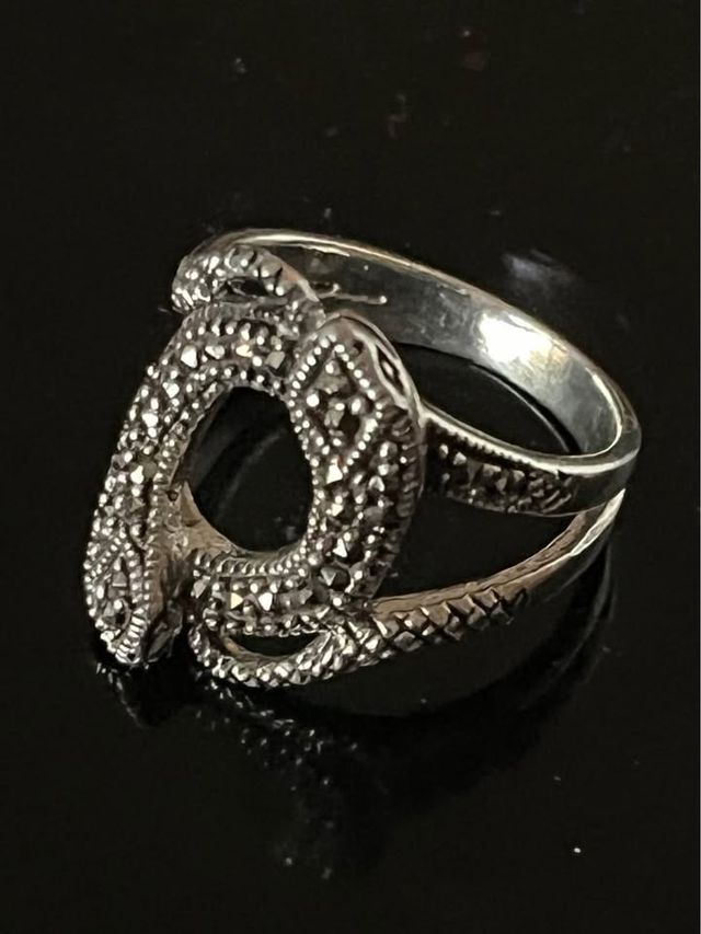 Bellissimo anello vintage in argento e marcasiti