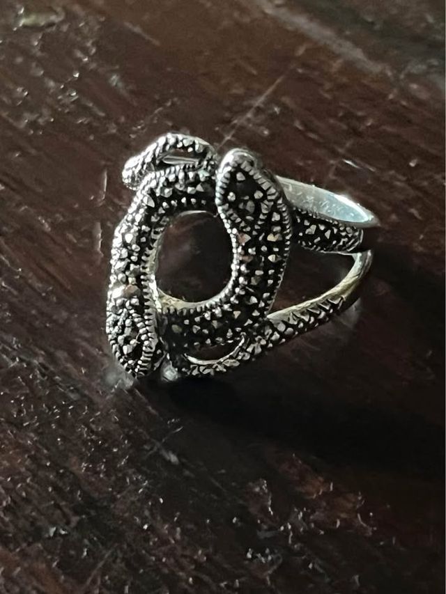 Bellissimo anello vintage in argento e marcasiti