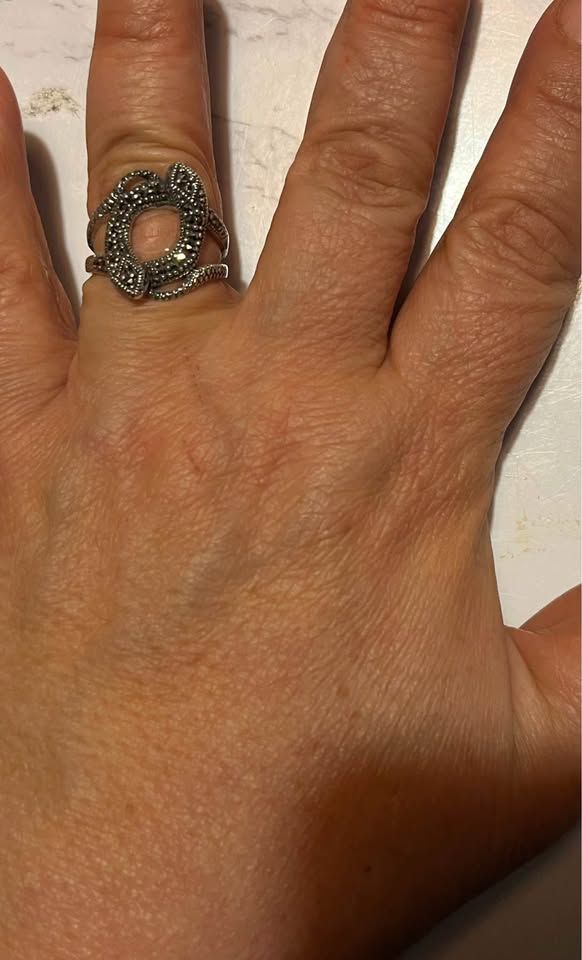 Bellissimo anello vintage in argento e marcasiti