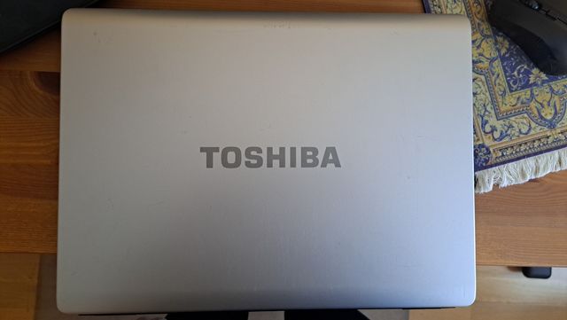 Toshiba L300 Portatil