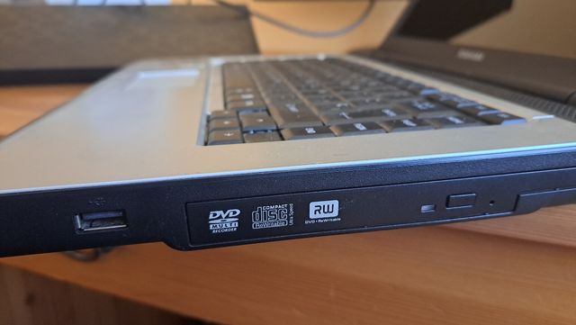 Toshiba L300 Portatil