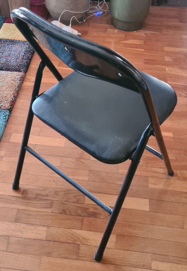 Sillas con respaldo y asiento acolchado