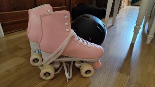 Patines 4 ruedas niña 39, casco y bolsa