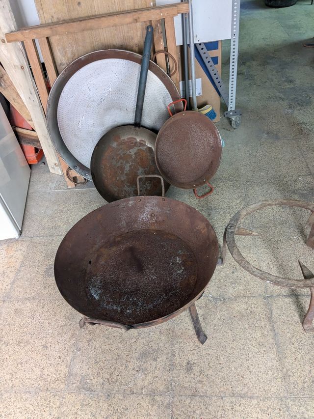 Paellas , sartenes y tiebles
